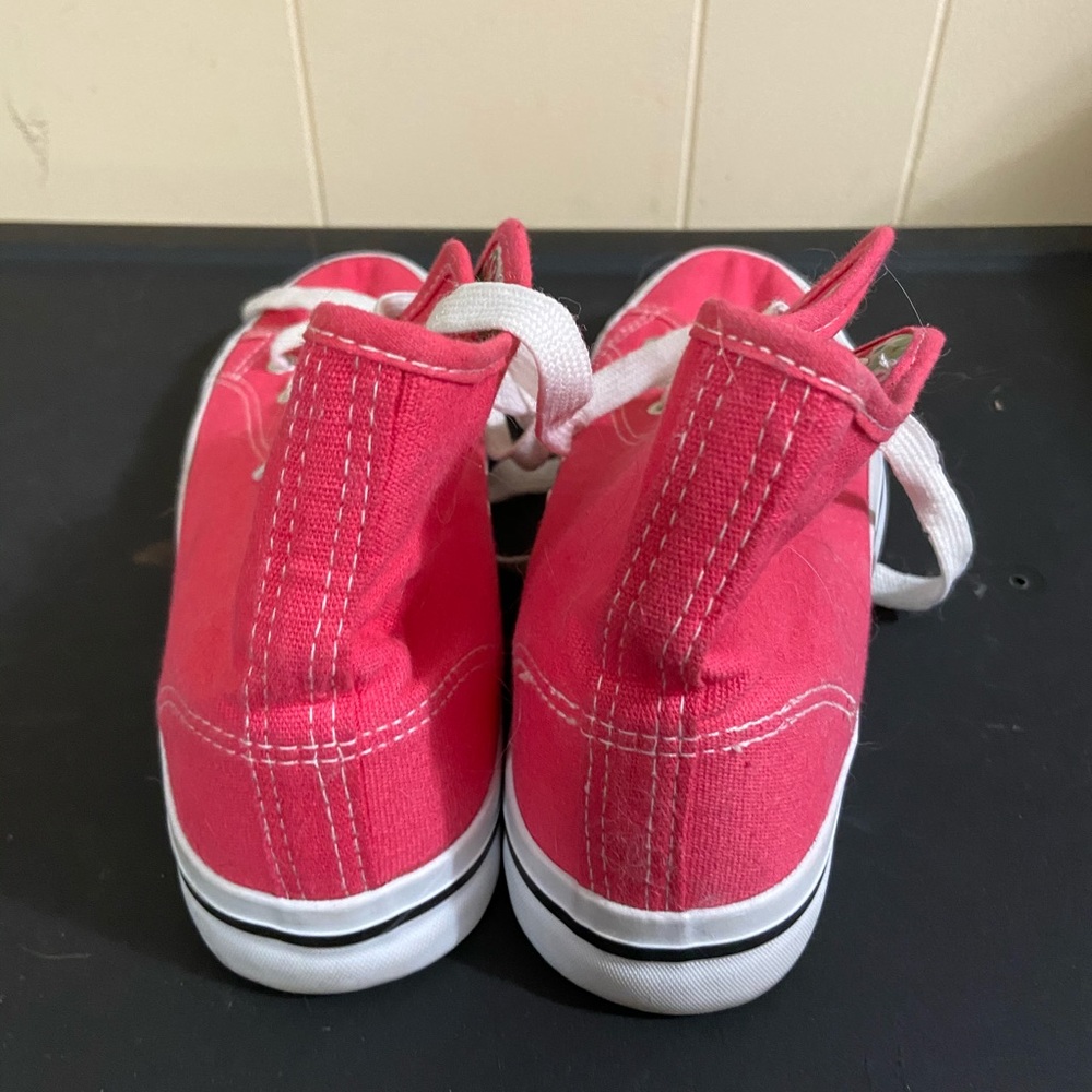 Pink Converse - Picture 2 of 2